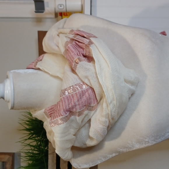 COPY - NWT Tassle Loft Scarf Shawl Wrap Large - Picture 1 of 6